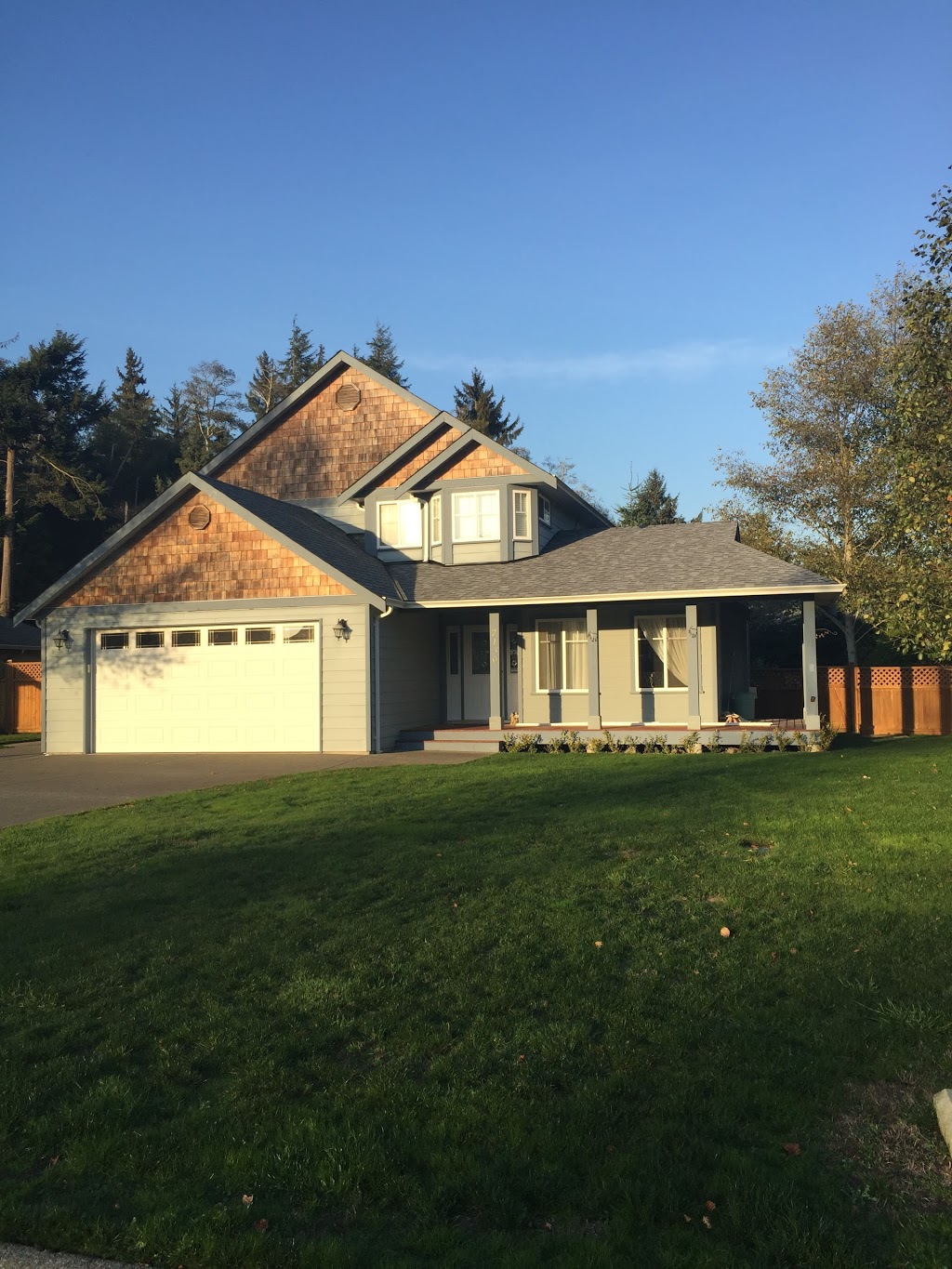 Shoreline Roofing & Exteriors | 565 Leaside Ave, Victoria, BC V8Z 2K9, Canada | Phone: (250) 413-7967