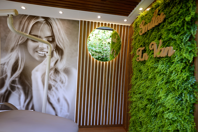 Smiles In Van | 1098 Hillside Rd, West Vancouver, BC V7S 2E9, Canada | Phone: (604) 340-8442