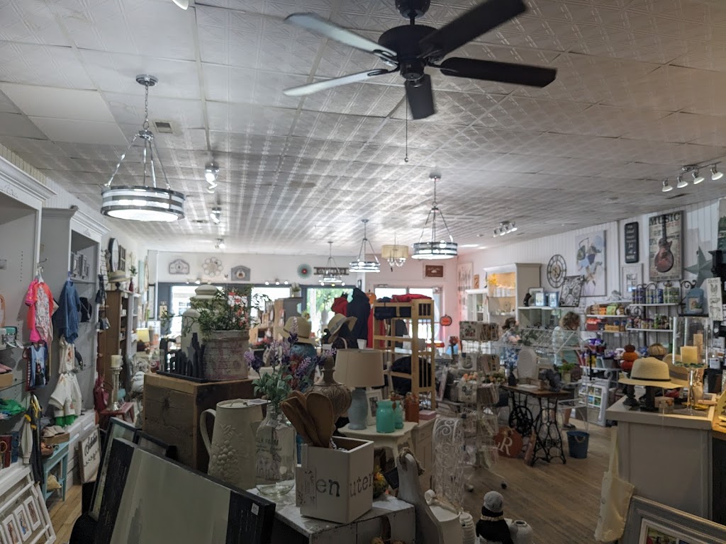 Off The Porch Gifts & Crafts | 18 Forsyth St, Marmora, ON K0K 2M0, Canada | Phone: (705) 653-6140