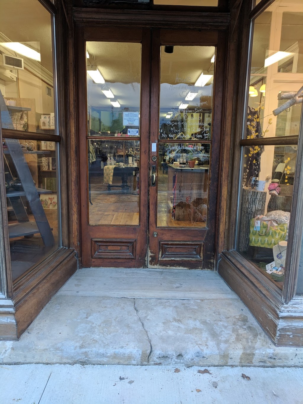 The Handmade Den | 24 Wilson St, Guelph, ON N1H 4G5, Canada | Phone: (519) 569-0912