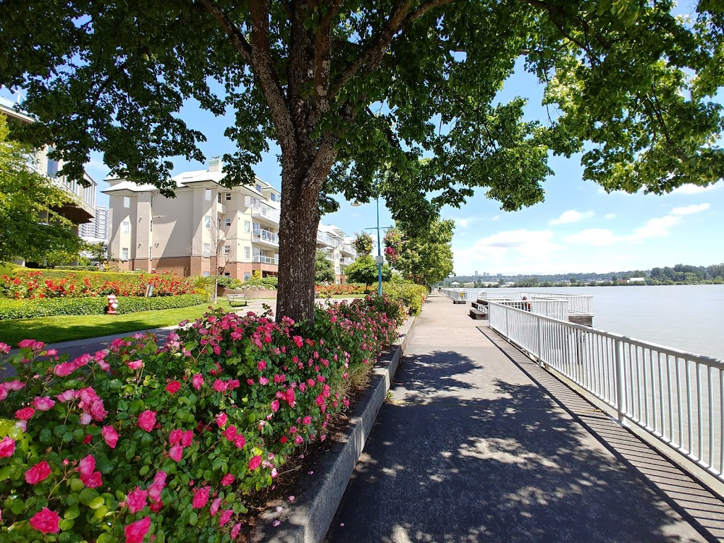 Waterfront Esplanade and Park | 1260 Quayside Dr, New Westminster, BC V3M 6E1, Canada | Phone: (604) 521-3711