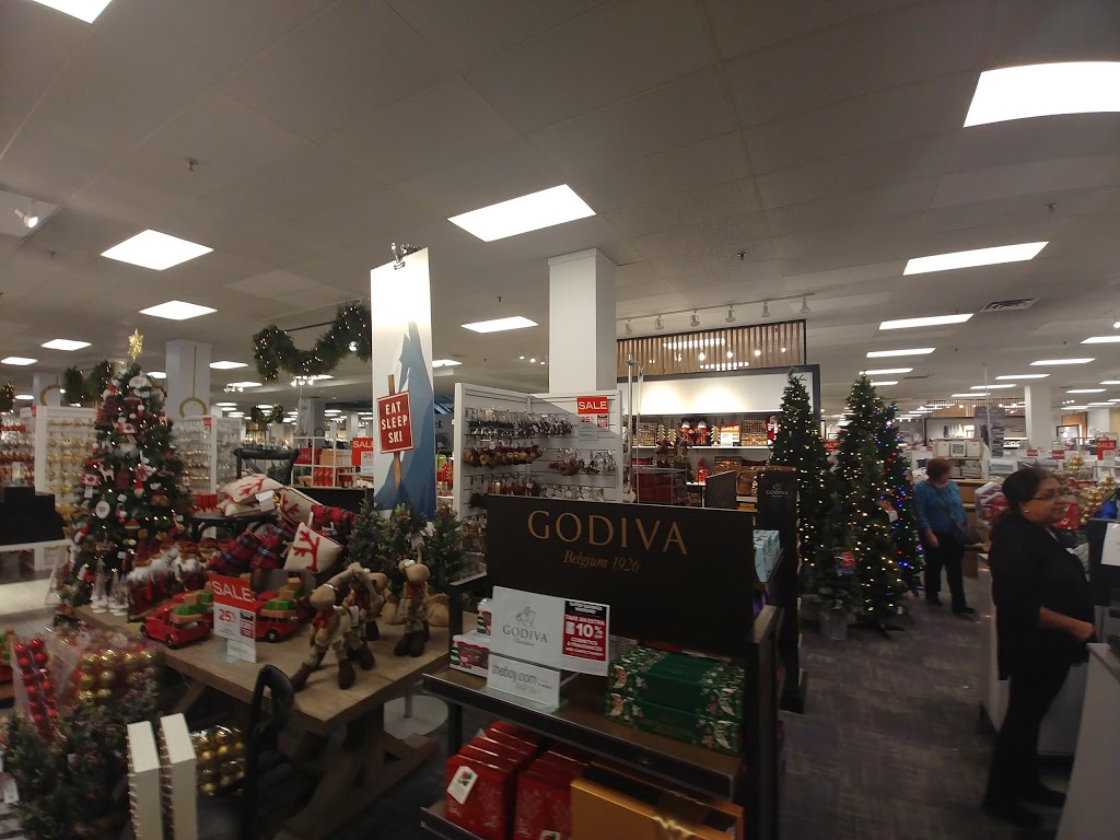 Hudsons Bay | 17600 Yonge St, Newmarket, ON L3Y 4Z1, Canada | Phone: (905) 853-0986