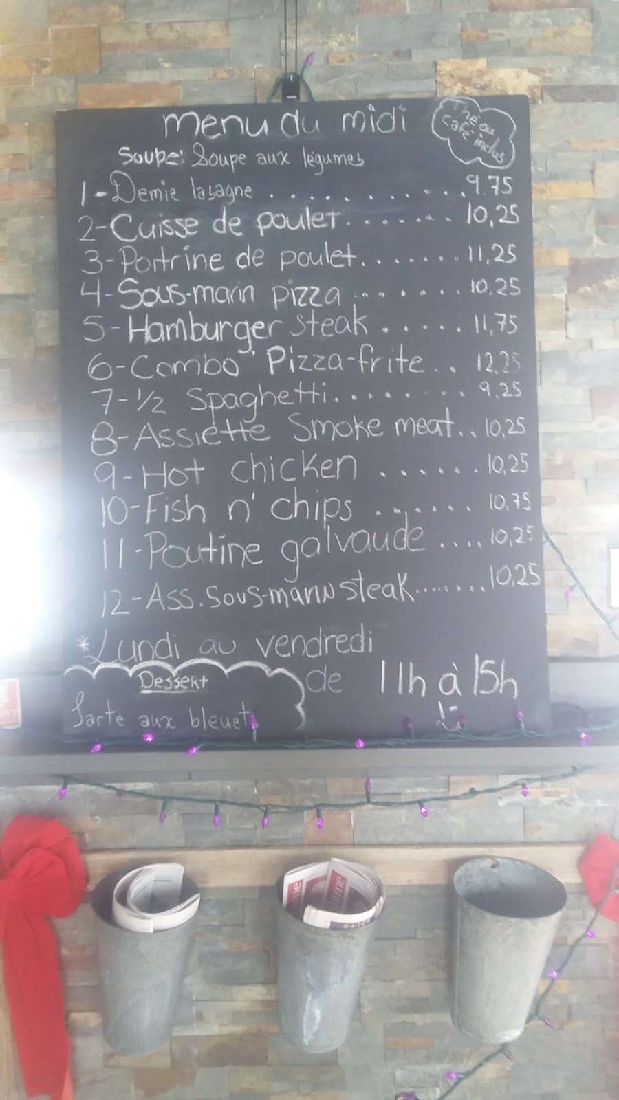 Casse-Croute Girouette | 444 route 243, Racine, QC J0E 1Y0, Canada | Phone: (450) 532-2555