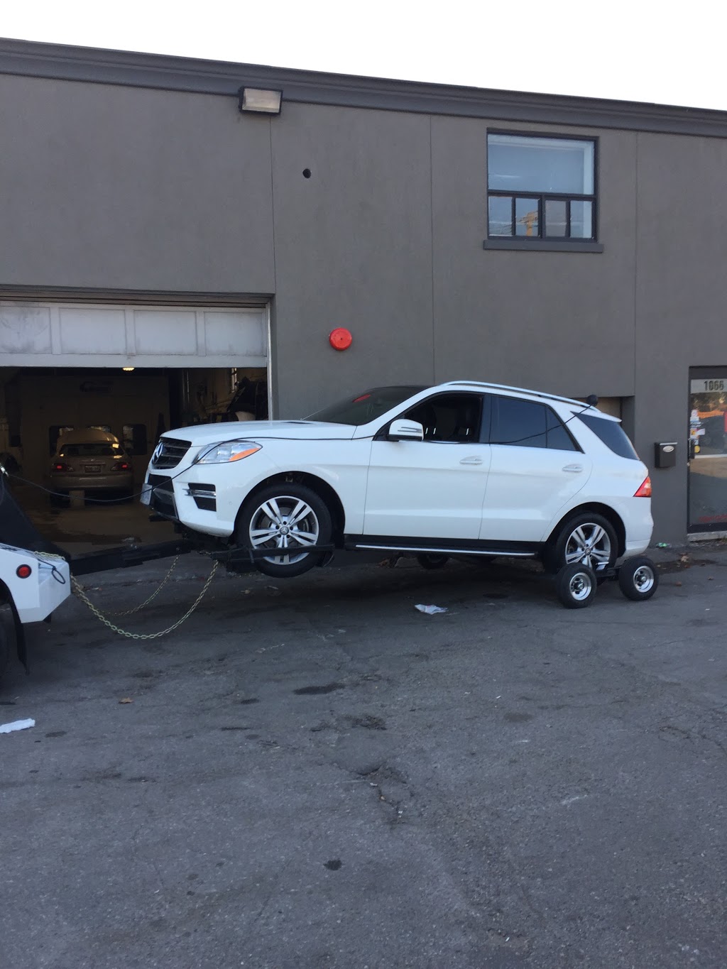 T Dot Auto Collision - Scarborough Auto Collision & Auto Acciden | 1064 Birchmount Rd, Scarborough, ON M1K 1S4, Canada | Phone: (416) 757-8368