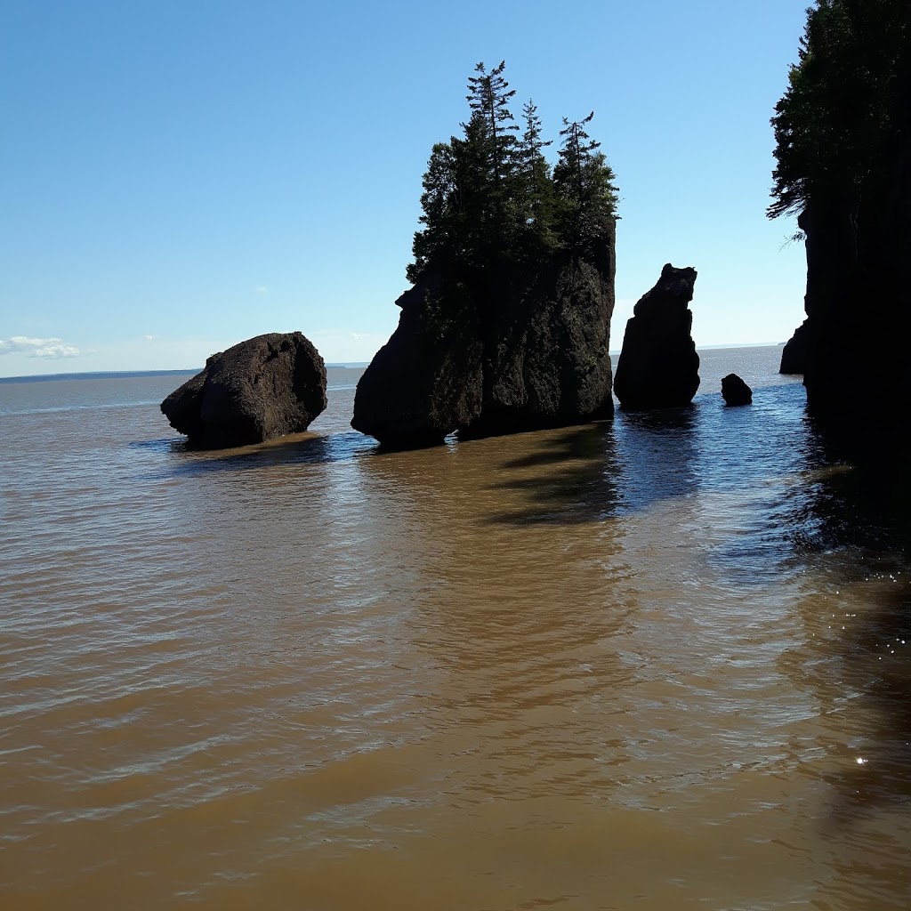 Hopewell Rocks Motel & Country Inn | 4135 Rocks Rd, Hopewell Cape, NB E4H 3K2, Canada | Phone: (506) 734-2975