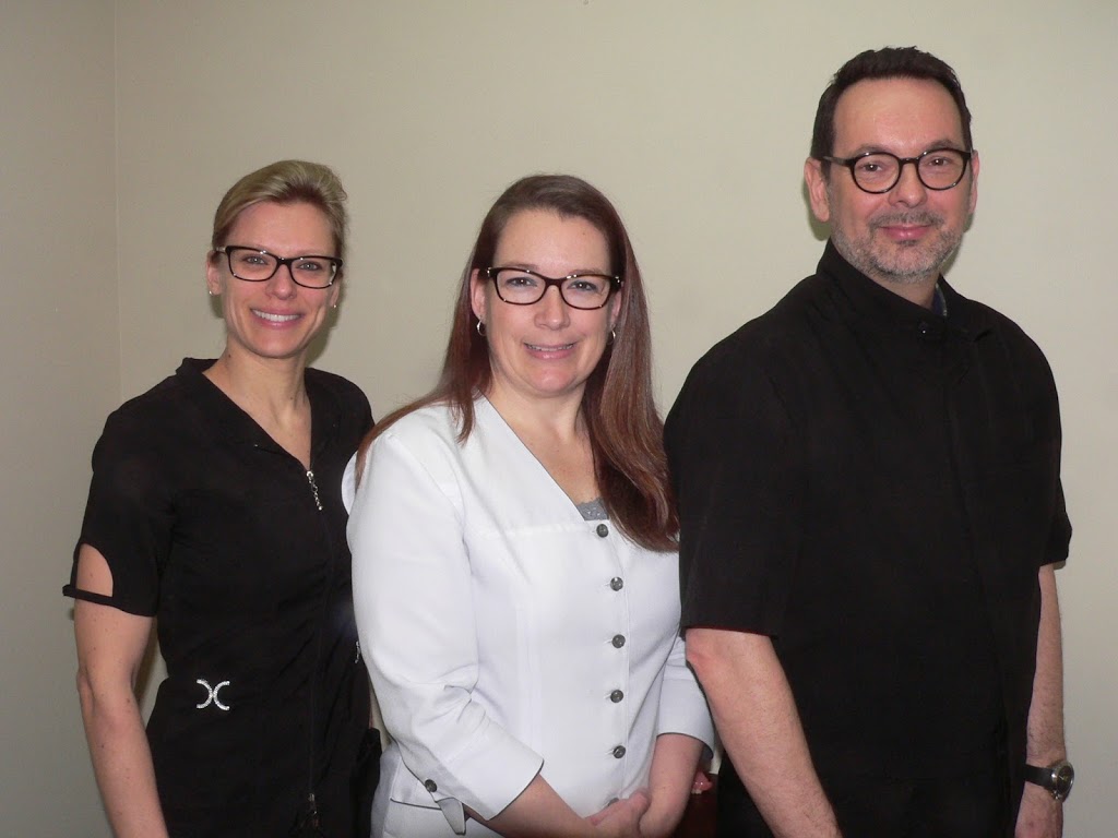 Clinique De Denturologie Larochelle | 61 Rue Cutting, Coaticook, QC J1A 2G2, Canada | Phone: (819) 849-2074