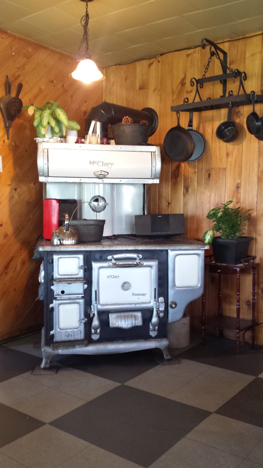 Rest-Ô-Vieux Poêle | 1411 Chemin du Bord-de-lEau N, Noyan, QC J0J 1B0, Canada | Phone: (450) 294-3284