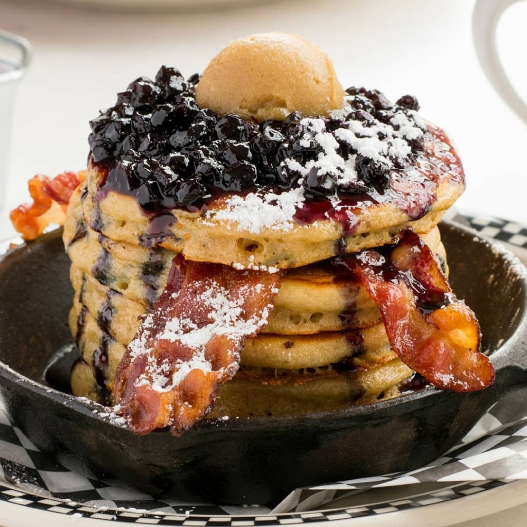 Old School | 800 Dundas St W, Toronto, ON M6J 1V1, Canada | Phone: (416) 815-8790