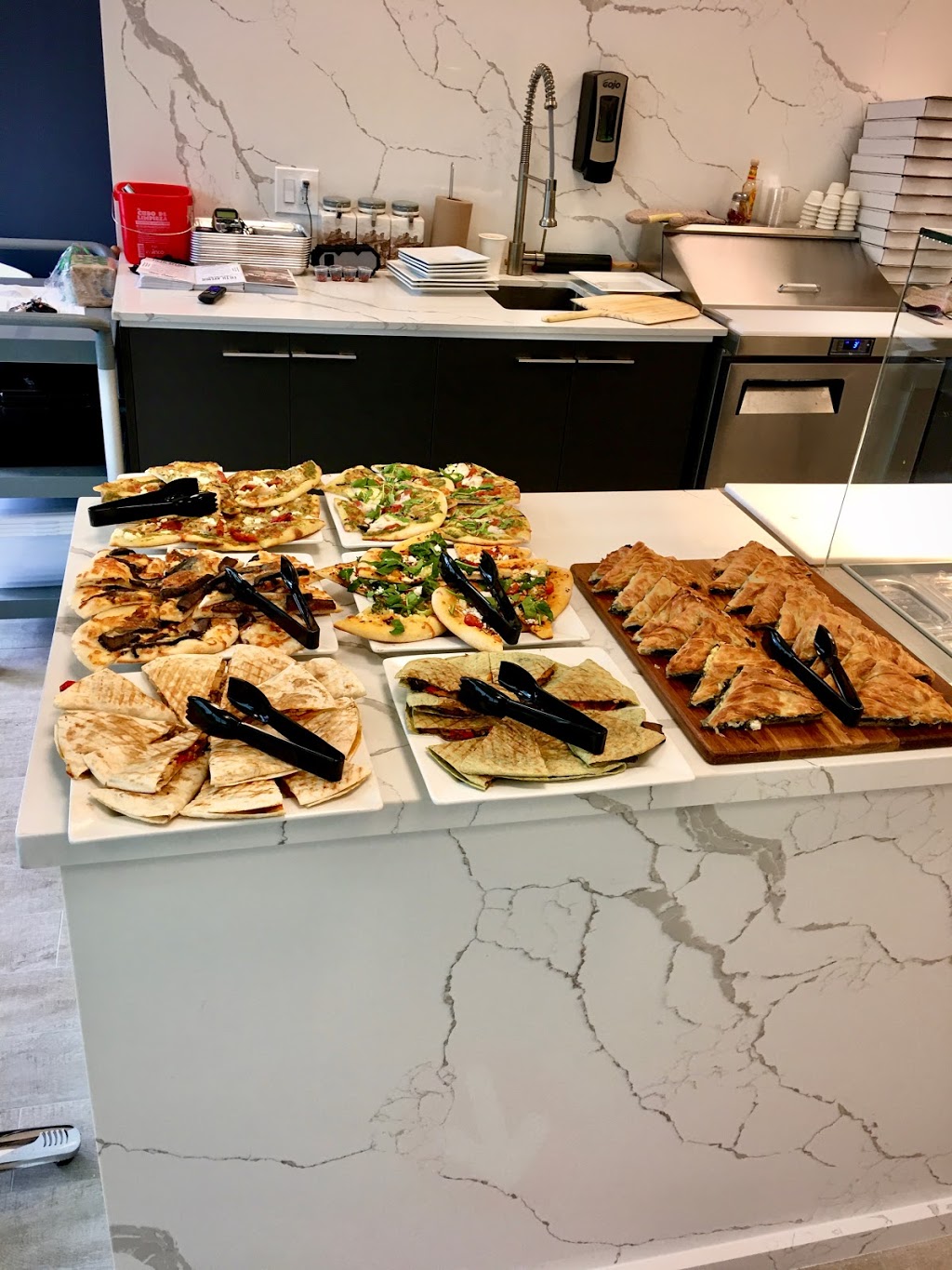 Fifth Avenue Eatery and Coffee House | 2700 Matheson Blvd E, Mississauga, ON L4W 5M2, Canada | Phone: (905) 602-1001
