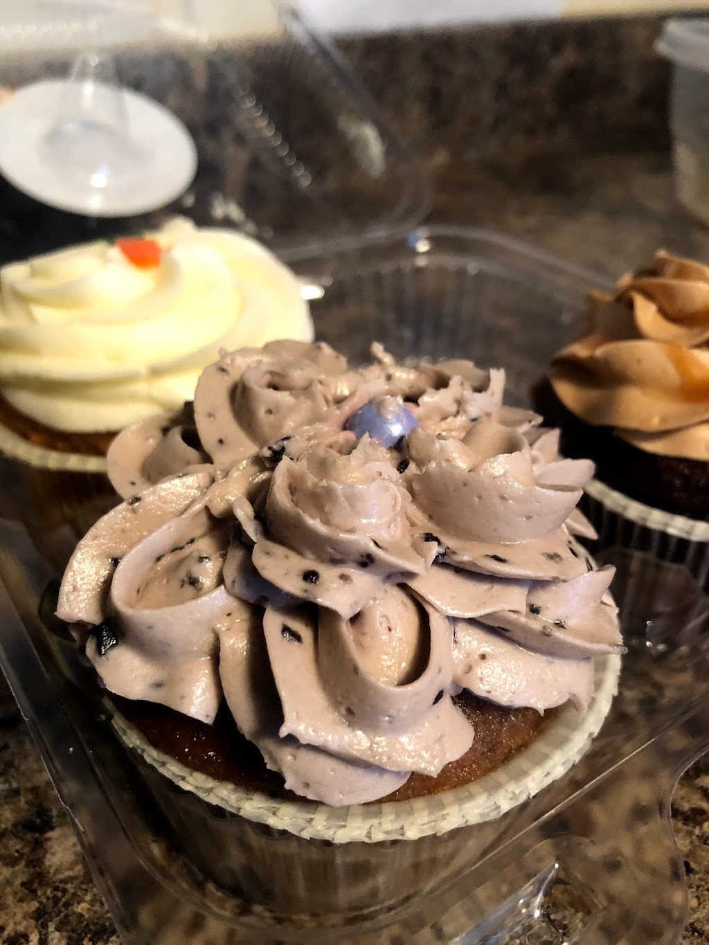 Razzle Dazzle Cupcakes | 319 Springbank Dr, London, ON N6J 1G6, Canada | Phone: (519) 663-9973
