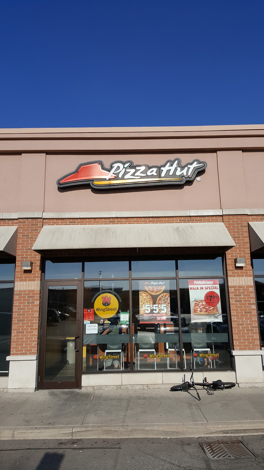 Pizza Hut | 11710 Yonge St #2, Richmond Hill, ON L4E 0K4, Canada | Phone: (905) 770-3038