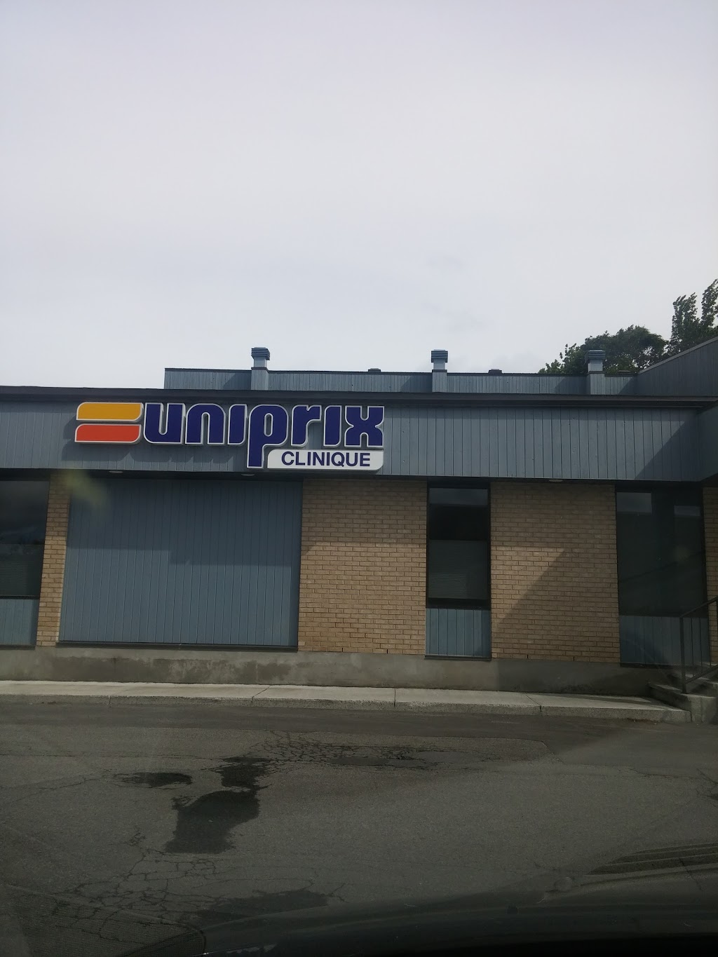 Uniprix Clinique Gaétan Couillard - Pharmacie affiliée | 99 Boulevard de Gaulle #103, Lorraine, QC J6Z 3Z9, Canada | Phone: (450) 621-2300