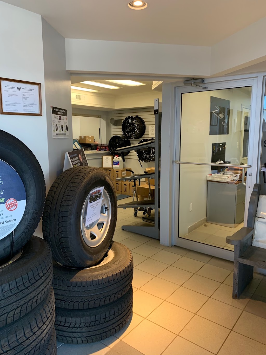 Lakeside Chevrolet Buick GMC Ltd. | 792 Broadway St, Kincardine, ON N2Z 2G1, Canada | Phone: (519) 396-3367