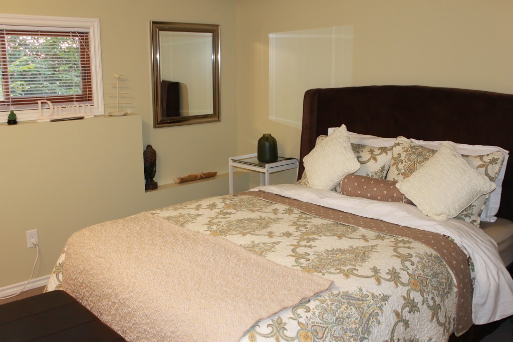 Lakeview Vacation Suite, Kelowna (Westside) | 424 Abel Pl, Kelowna, BC V1Z 3E1, Canada | Phone: (250) 769-6225