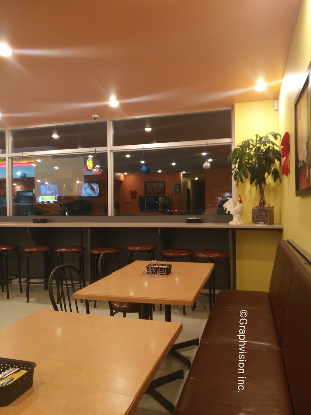 Royal Rotisserie Pizzeria | 2800 Boulevard Thibeau #1200, Trois-Rivières, QC G8T 1G2, Canada | Phone: (819) 601-1100
