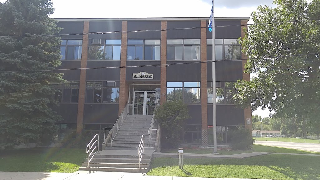 Ecole Secondaire Louis-Cyr | 319 Rue Saint-Louis, Napierville, QC J0J 1L0, Canada | Phone: (514) 380-8899