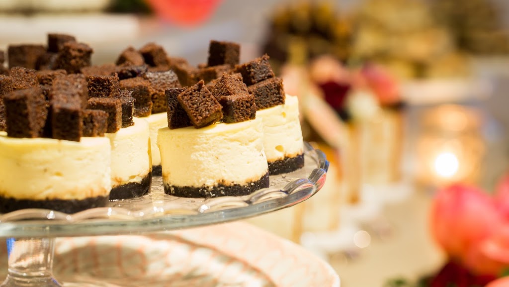 Le Cheesecake Bar LCB | 274 Bd Sainte-Rose, Laval, QC H7L 1M2, Canada | Phone: (514) 370-2299
