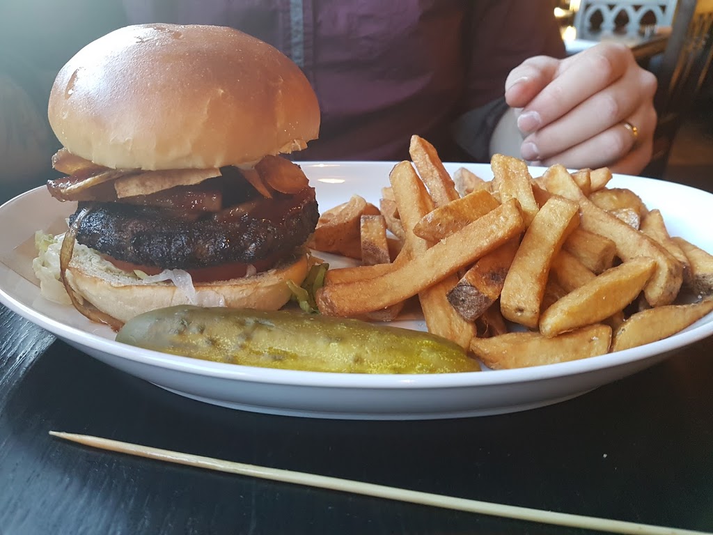 Fionn MacCools | 214 Ritson Rd N, Oshawa, ON L1G 0B2, Canada | Phone: (905) 576-9565