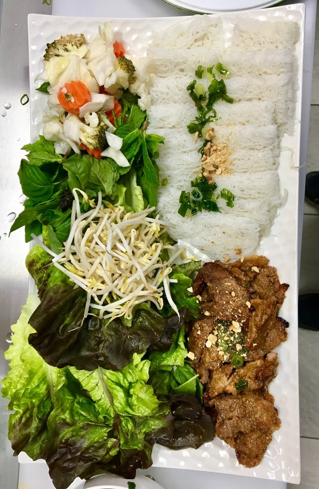 Saigon Star Restaurant | 806 Sargent Ave, Winnipeg, MB R3E 0B8, Canada | Phone: (204) 221-2255