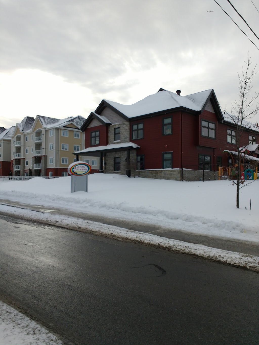 Nursery La Petite Académie | 100 Rue du Bruant, Terrebonne, QC J6V 0C6, Canada | Phone: (450) 585-5595