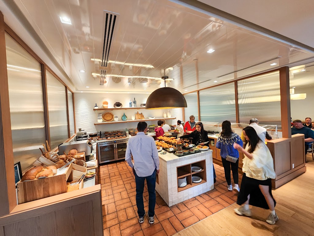 Louiza | 111 Lake Louise Dr, Lake Louise, AB T0L 1E0, Canada | Phone: (403) 522-1817