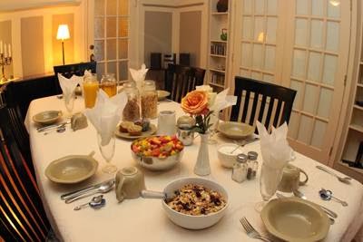 Between Friends Bed and Breakfast | 1916 Arbutus St, Vancouver, BC V6J 3X7, Canada | Phone: (604) 734-5082