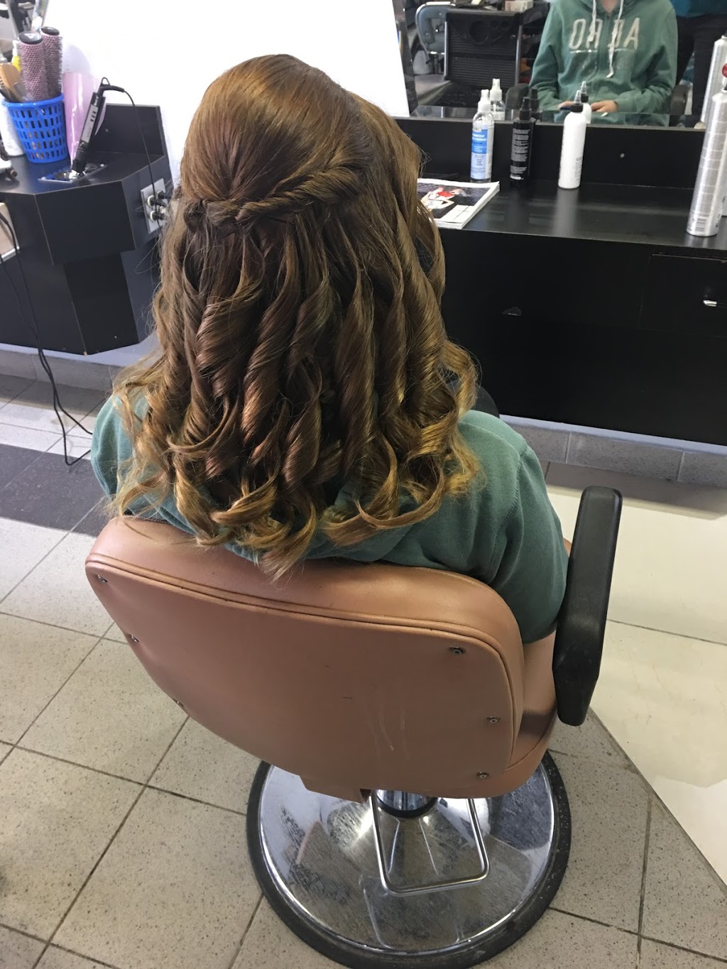 Lis Beauty Salon | 2300 John St #19, Thornhill, ON L3T 6G7, Canada | Phone: (647) 989-7778