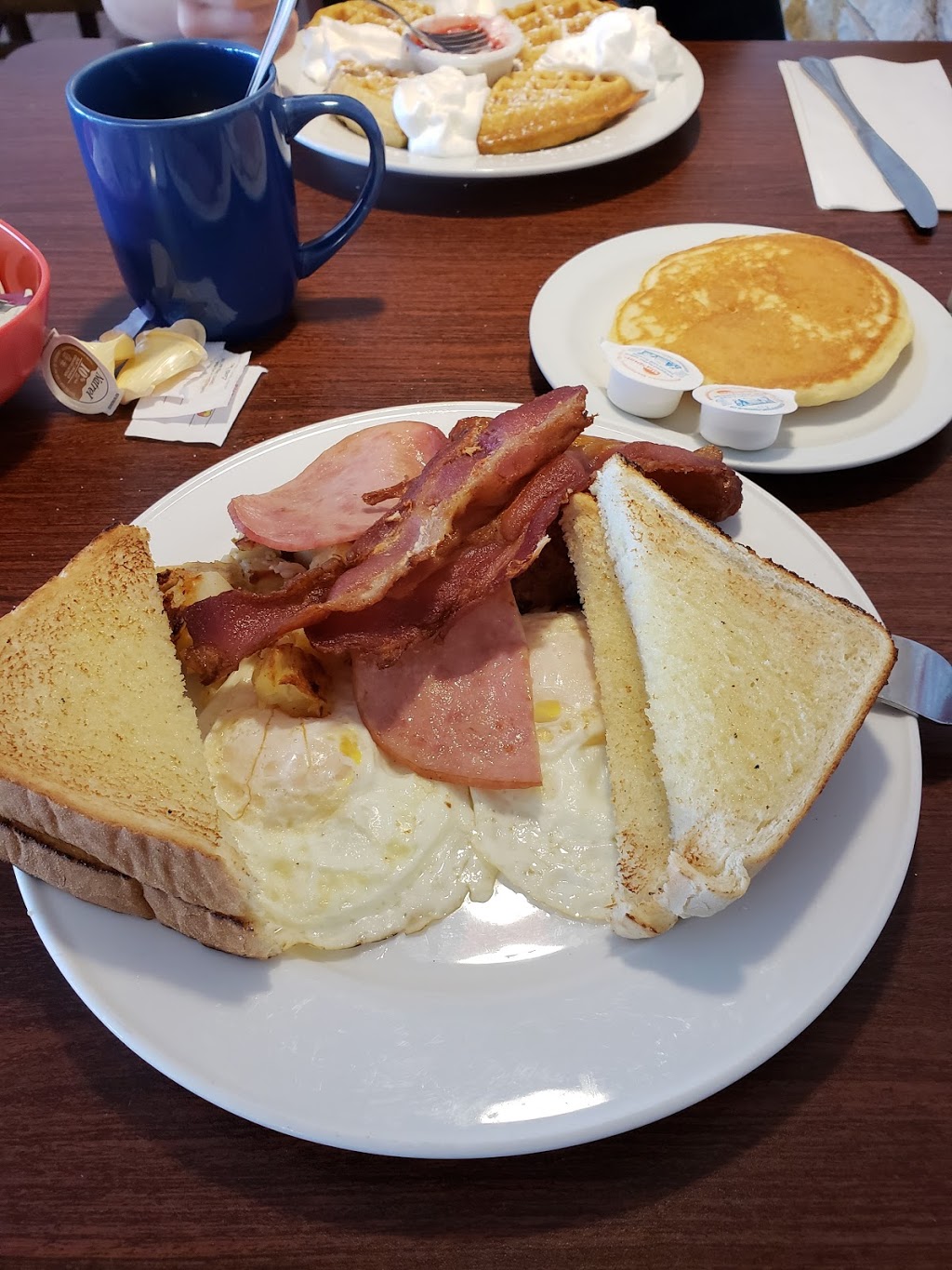 Phyls All Day Breakfast Lunch and Dinner | 6864 Lundys Ln, Niagara Falls, ON L2G 1V6, Canada | Phone: (905) 374-7495