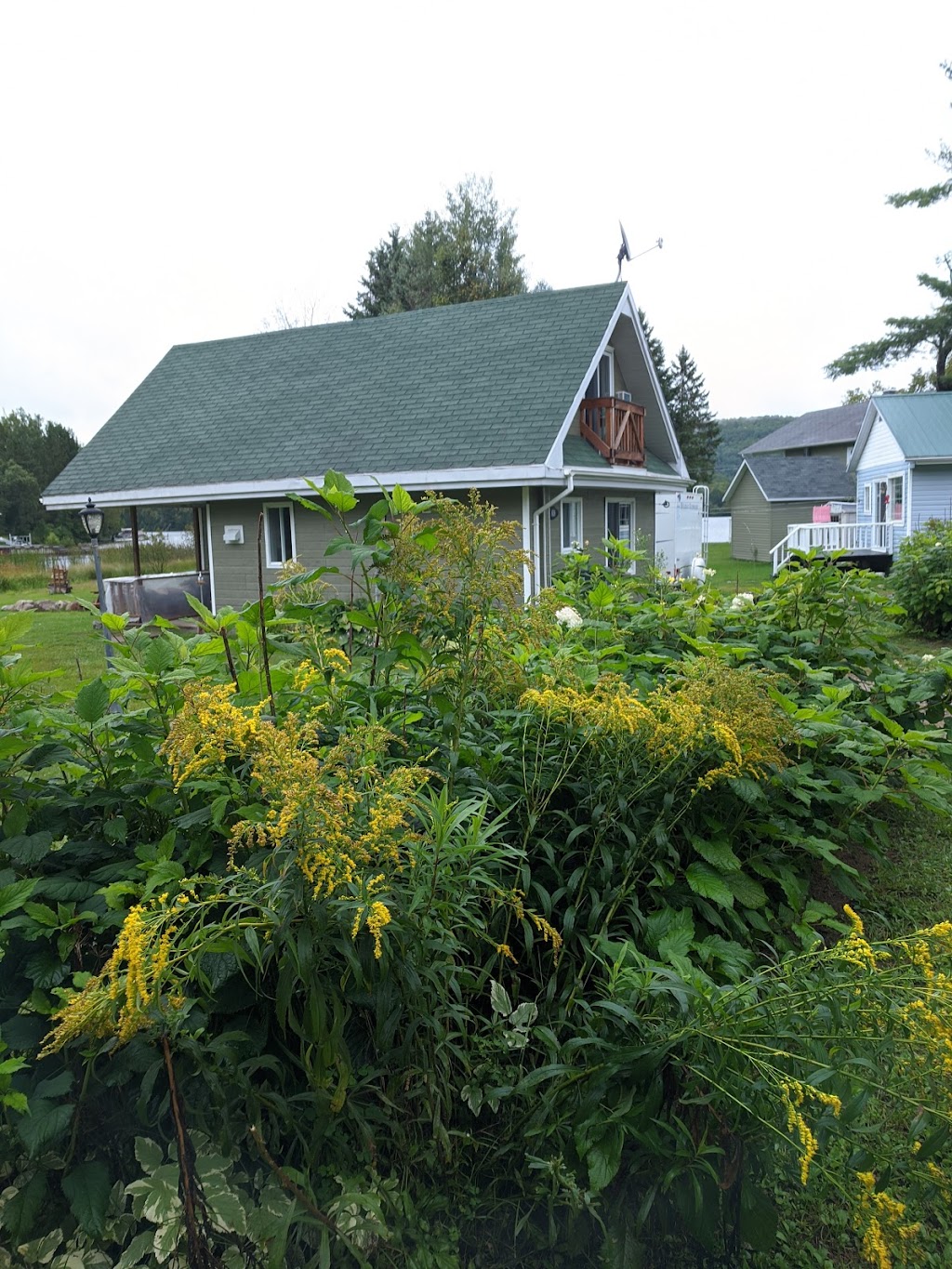 Les 4 chalets à Chute-Saint-Philippe | 609 Chem. des Voyageurs, Chute-Saint-Philippe, QC J0W 1A0, Canada | Phone: (514) 817-3987