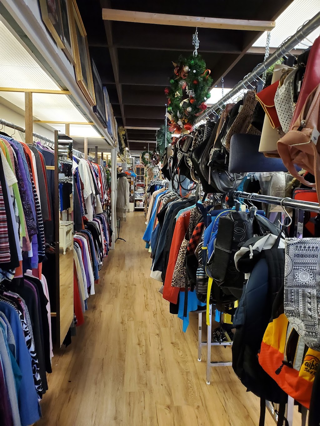 St Vincent De Paul Thrift Store | 51 E Main St, Welland, ON L3B 3W4, Canada | Phone: (905) 788-3413
