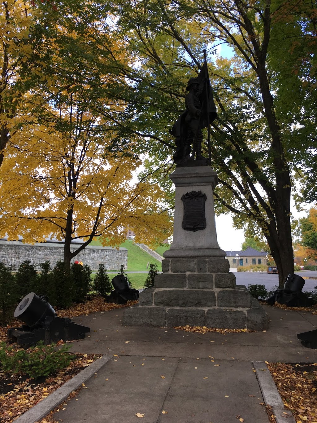 Monument aux Braves | Intersection rue Saint Louis et, Rue dAuteuil, Québec, QC G1R 4C4, Canada | Phone: (418) 380-2300