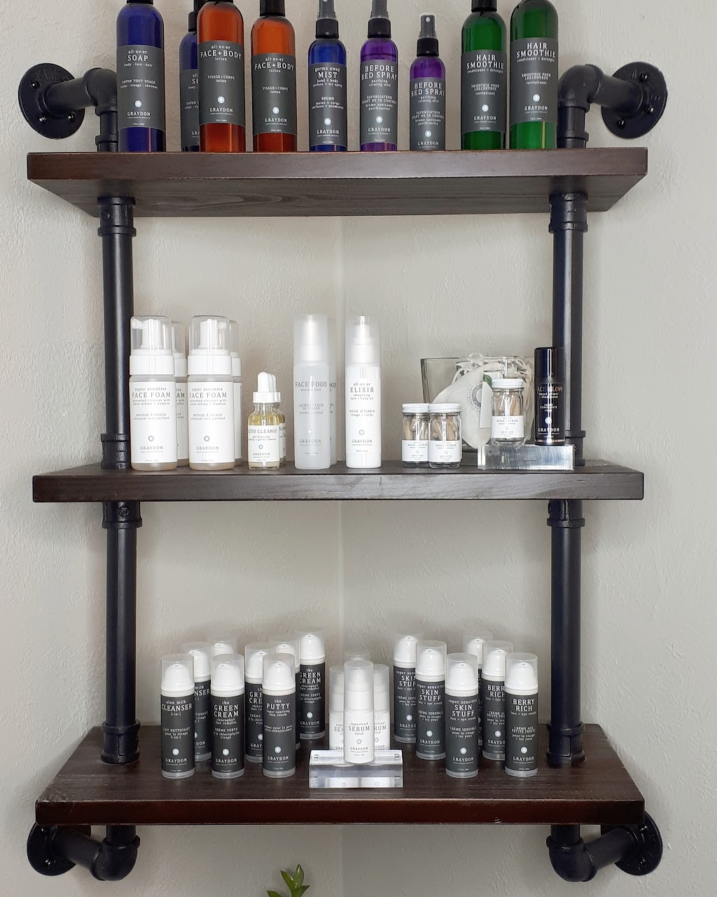 Shade Makeup Studio | 19 Stavebank Rd, Mississauga, ON L5G 2T4, Canada | Phone: (647) 241-6601