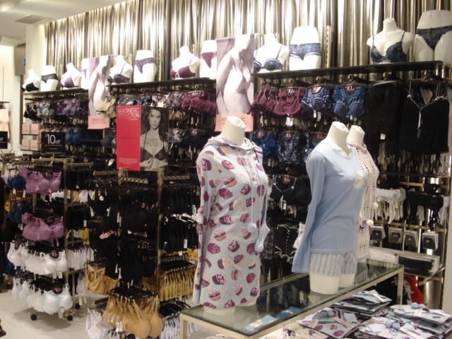 La Vie en Rose Mapleview Centre | 900 Maple Ave UNIT #BB31, Burlington, ON L7S 2J8, Canada | Phone: (905) 681-0049