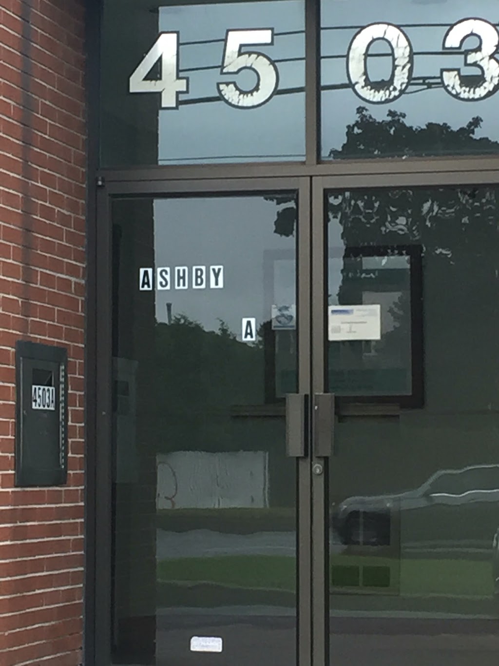 Ashby Studio & Spa | 4503 Boul Saint-Jean A, Sainte-Geneviève, QC H9H 1A4, Canada | Phone: (514) 331-6275