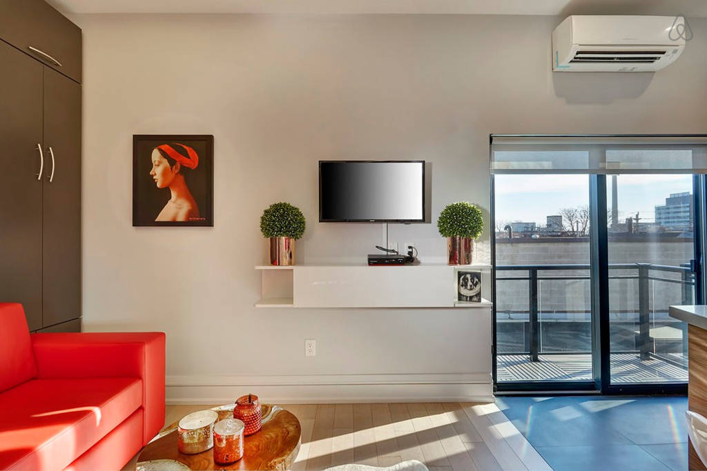 301 Suites - Furnished Apartment Rentals | 301 Augusta Ave, Toronto, ON M5T 2M2, Canada | Phone: (416) 577-8829