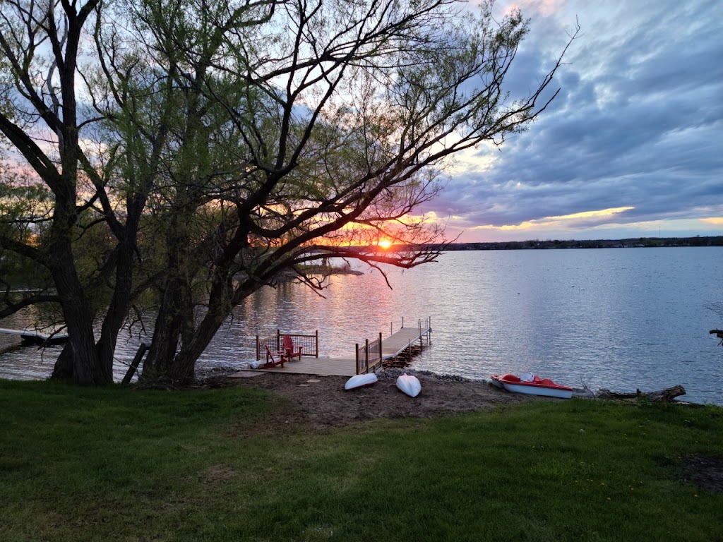 Hay Bay Hideaway | 2495 S Shore Rd, Greater Napanee, ON K7R 3K7, Canada | Phone: (204) 995-7328