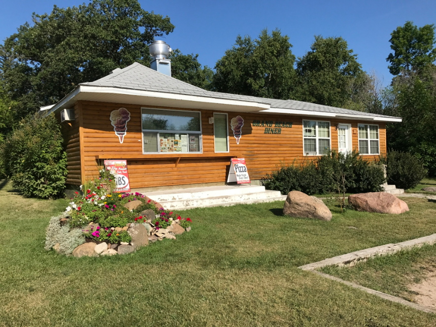 Grand Beach Diner | 72 Grand Beach Rd, Grand Marais, MB R0E 0T0, Canada | Phone: (204) 754-3211
