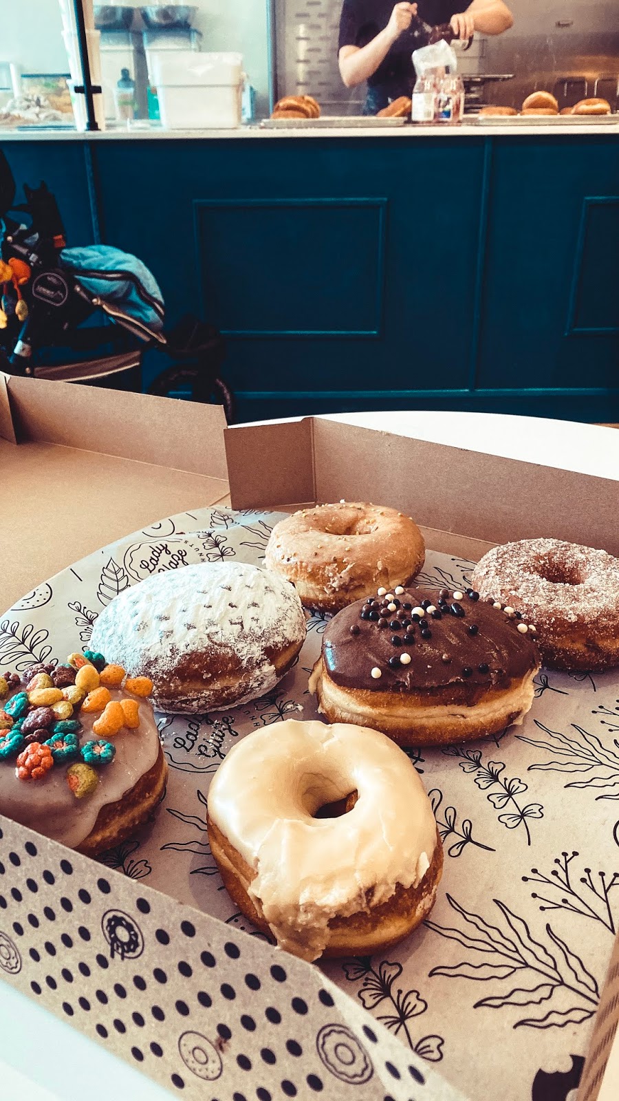 Lady Glaze Doughnuts | 701 Belmont Ave W, Kitchener, ON N2M 1P1, Canada | Phone: (519) 954-2424