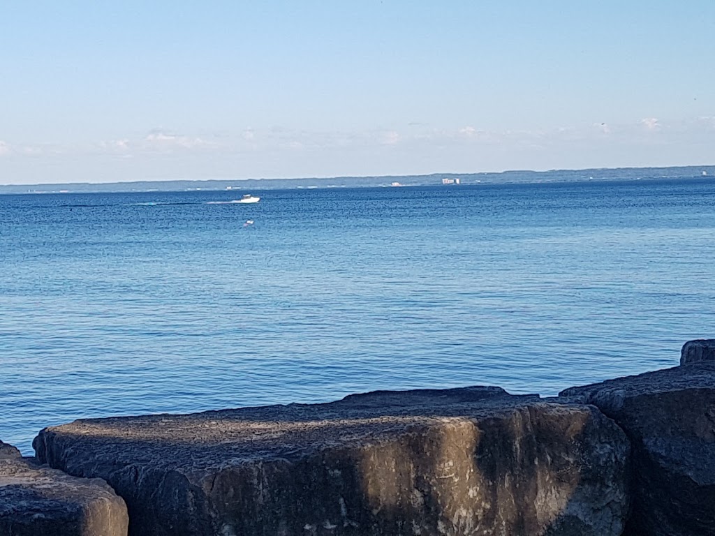 Sioux Lookout Park | 3200 Lakeshore Rd, Burlington, ON L7N 1A4, Canada | Phone: (905) 335-7736