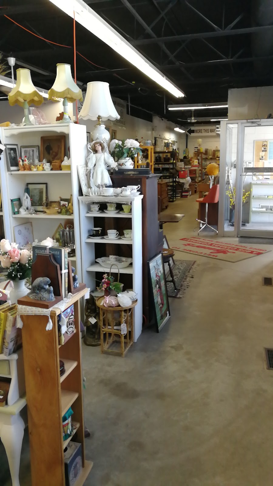 Antiques Mall On 11 North | 3823 Campbell Rd, Severn, ON L3V 6H3, Canada | Phone: (705) 327-5000