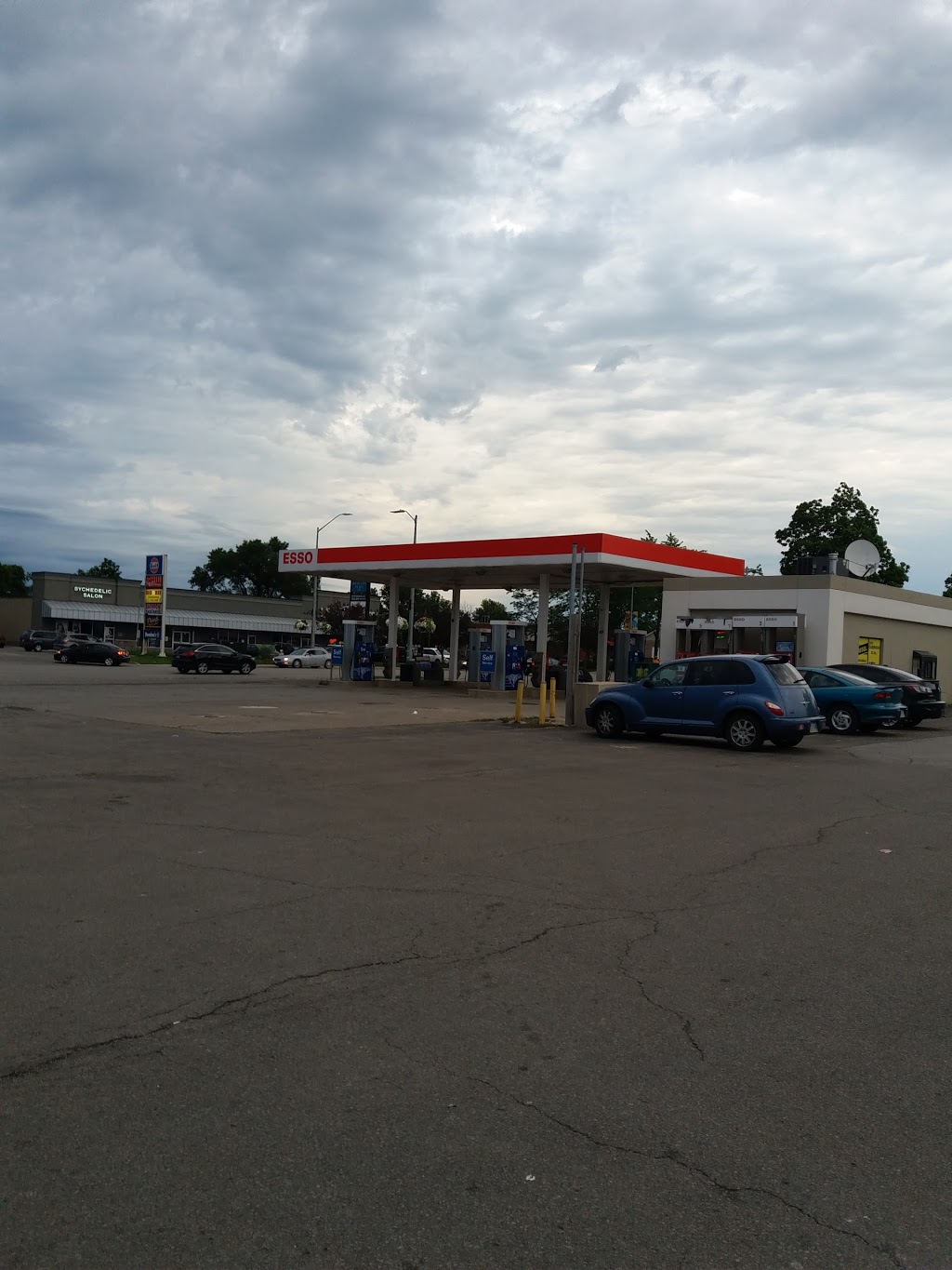 Esso | 8214 Lundys Ln, Niagara Falls, ON L2H 1H1, Canada | Phone: (905) 357-5221
