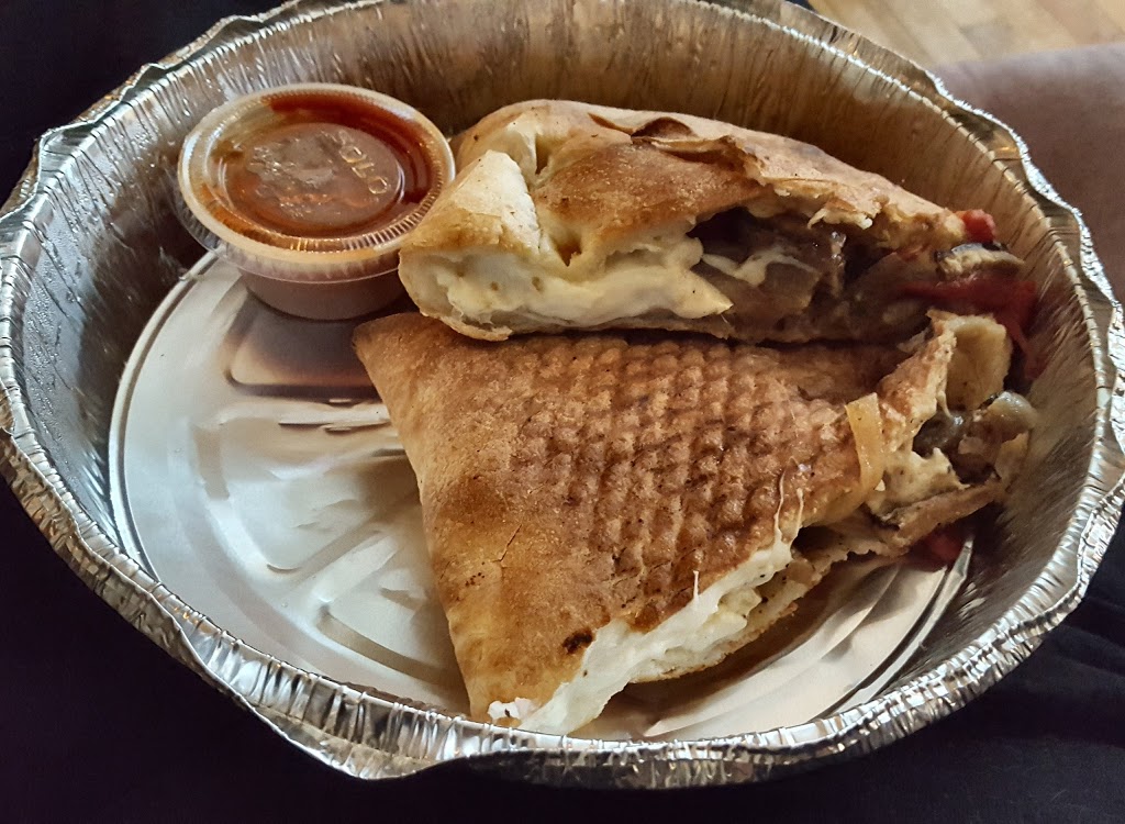 Calzone pizza | 3713 Boulevard Saint-Charles, Kirkland, QC H9H 4M2, Canada | Phone: (514) 426-9000