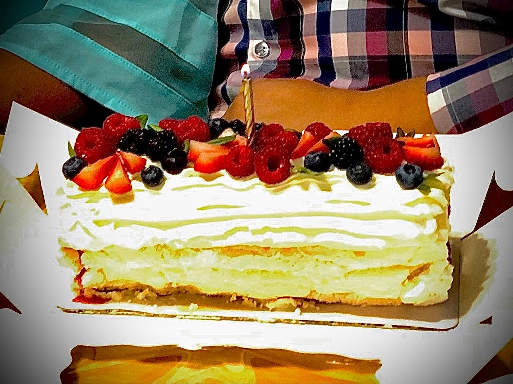 Le Doux Patisserie | 530 Waterloo St, Winnipeg, MB R3N 0T1, Canada | Phone: (204) 306-4050