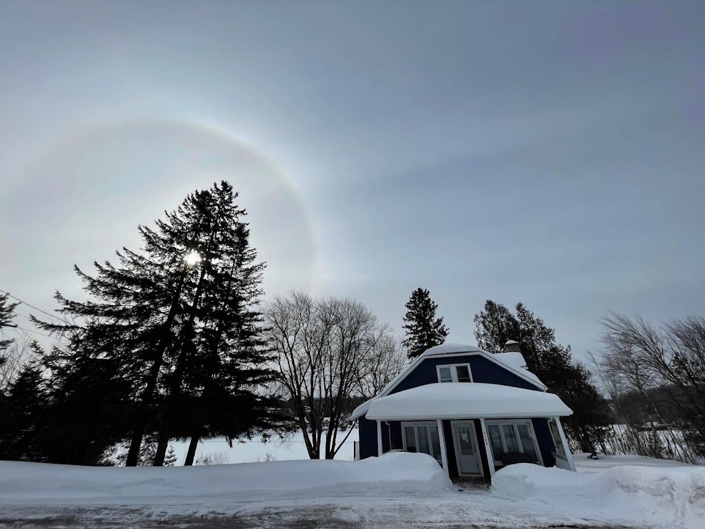 Chalet Lac Noir, Saintjeandematha | 2100 Rte Louis-Cyr, Saint-Jean-de-Matha, QC J0K 2S0, Canada | Phone: (450) 846-4015