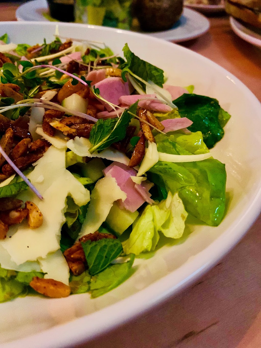 The Farmhouse Restaurant | 268 Bradford St, Barrie, ON L4N 3B7, Canada | Phone: (705) 737-0522