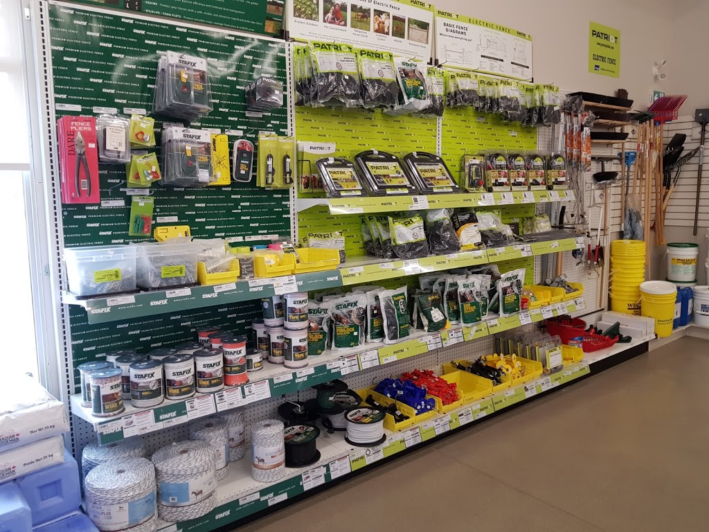 Horizon Livestock & Poultry Supply | 186 Hwy 52 West, Steinbach, MB R5G 1N5, Canada | Phone: (204) 346-5222