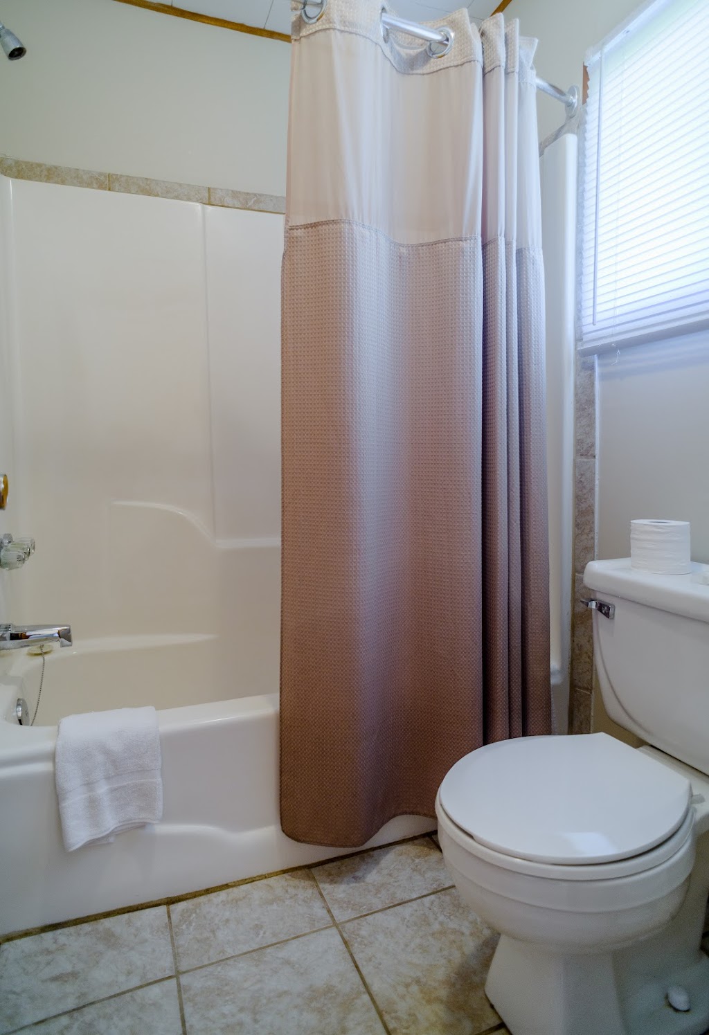Winds Motel | 8325 Commercial rd Highway 4 Alliston, corner of highways 4 & 324, Peters Road, PE C0A 1R0, Canada | Phone: (902) 962-3883