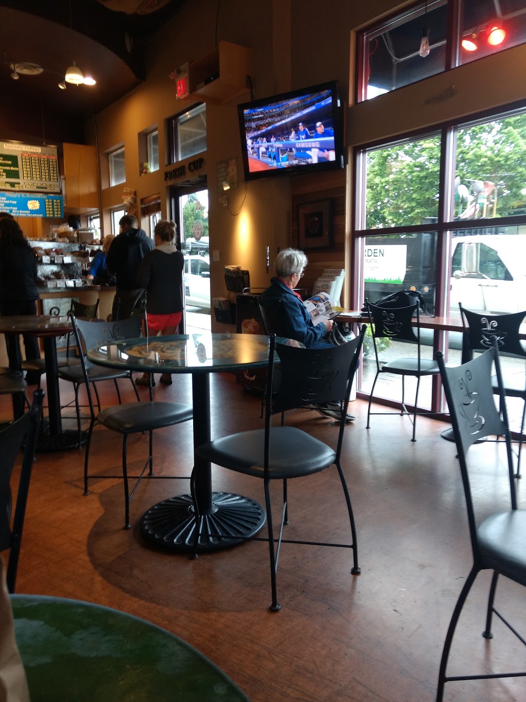 FRESH CUP ROASTERY CAFE | 101-1931 Mt. Newton X, Jeffree Rd, Saanichton, BC V8M 2A9, Canada