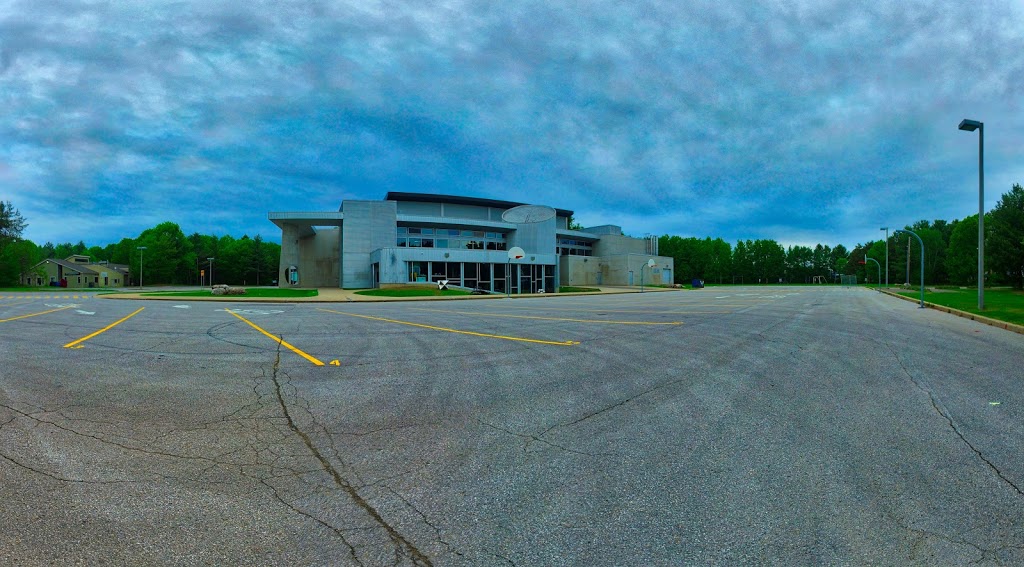 Ecole Secondaire Des Trois Saisons | 3J4, 1658 Boulevard des Seigneurs, Terrebonne, QC J6X 4T1, Canada | Phone: (450) 492-3746