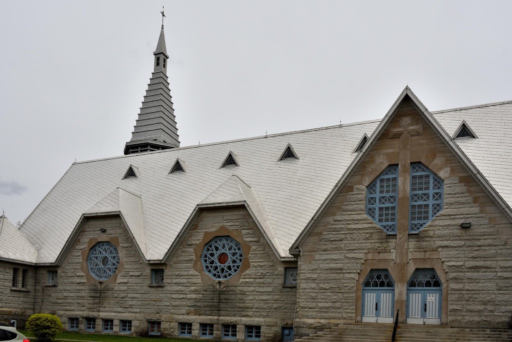 Cowansville - Church of Sainte-Thérèse-de-lenfant-Jésus (1951) | 209 Rue Sainte-Thérèse, Cowansville, QC J2K 1R7, Canada | Phone: (450) 263-2986